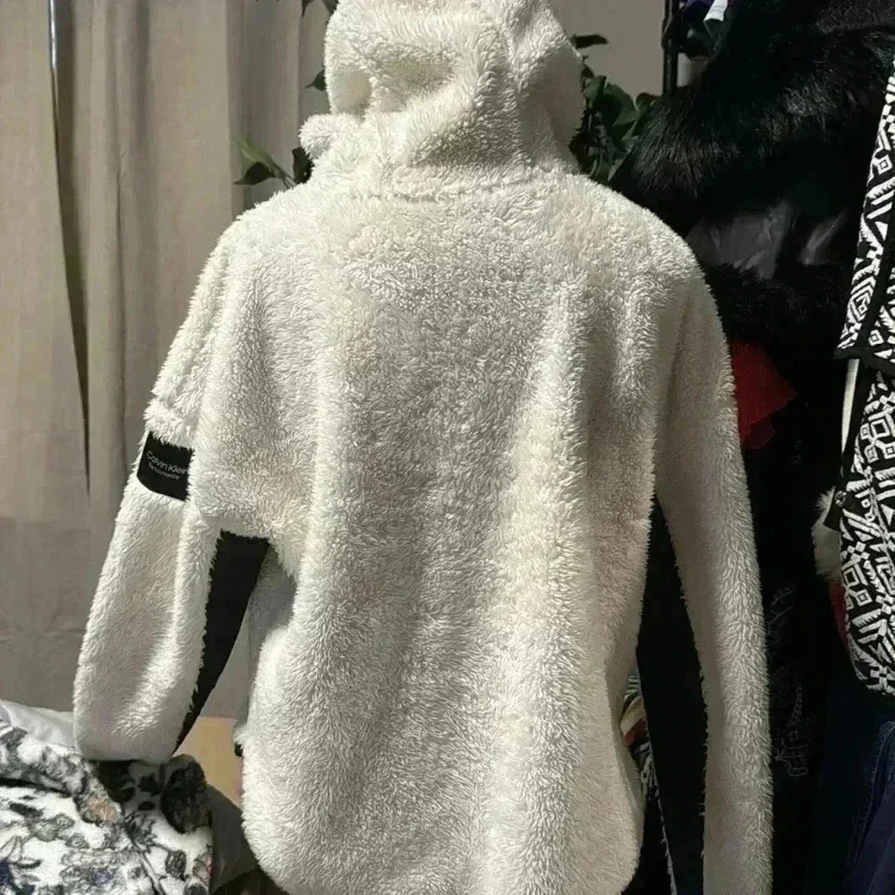 Calvin Klein Performance Sherpa - Picture 9 of 12